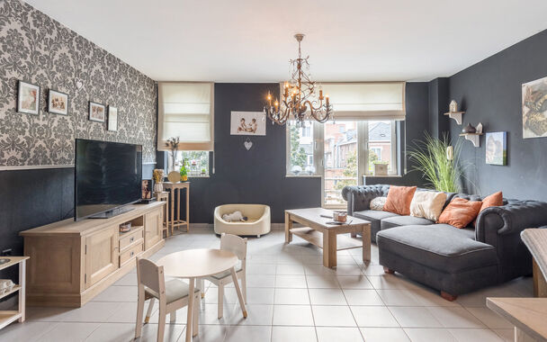 RUIM, INSTAPKLAAR DUPLEXAPPARTEMENT (OPBRENGSTEIGENDOM) MET 2 SLAAPKAMERS, TERRAS EN KELDERBERGING BINNEN DE KLEINE RING VAN HASSELT !

Dit ruim en instapklaar appartement bevindt zich op de bruisende Martelarenlaan in het centrum van Hasselt. Deze locati