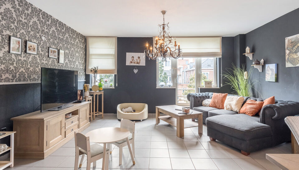 RUIM, INSTAPKLAAR DUPLEXAPPARTEMENT (OPBRENGSTEIGENDOM) MET 2 SLAAPKAMERS, TERRAS EN KELDERBERGING BINNEN DE KLEINE RING VAN HASSELT !

Dit ruim en instapklaar appartement bevindt zich op de bruisende Martelarenlaan in het centrum van Hasselt. Deze locati