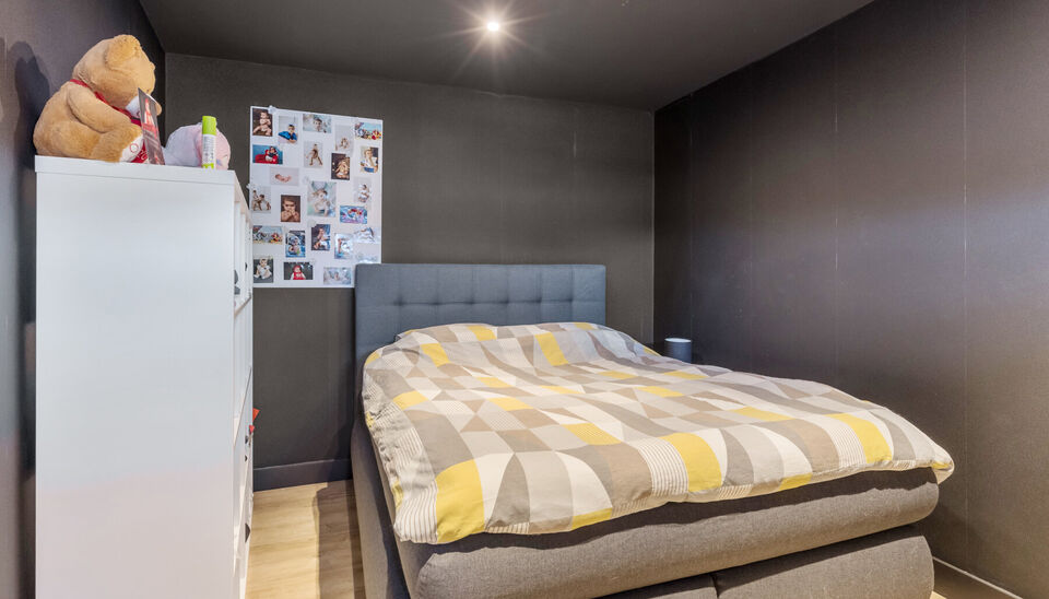 RUIM, INSTAPKLAAR DUPLEXAPPARTEMENT (OPBRENGSTEIGENDOM) MET 2 SLAAPKAMERS, TERRAS EN KELDERBERGING BINNEN DE KLEINE RING VAN HASSELT !

Dit ruim en instapklaar appartement bevindt zich op de bruisende Martelarenlaan in het centrum van Hasselt. Deze locati