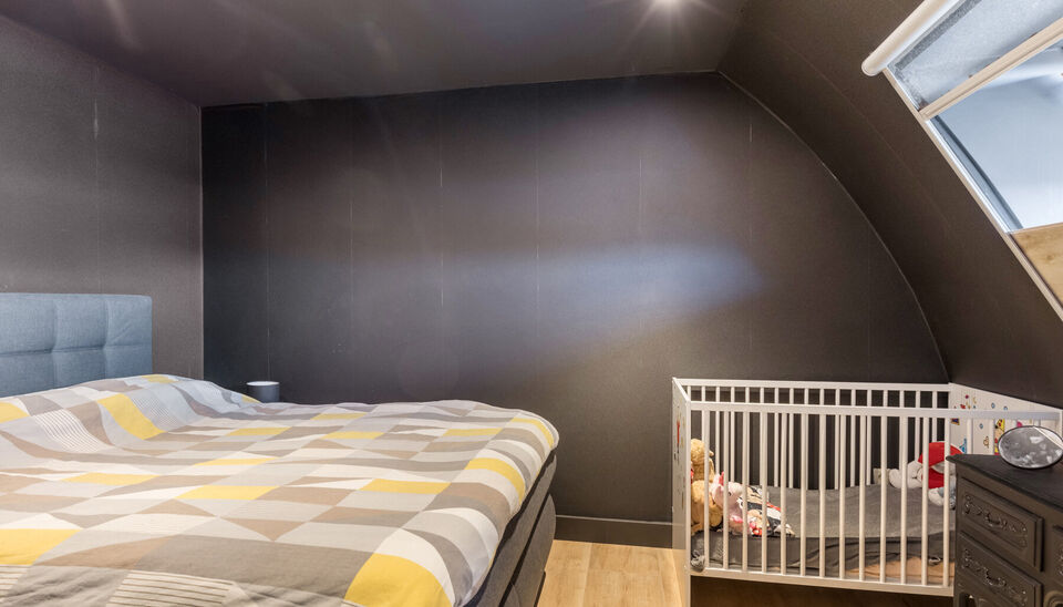 RUIM, INSTAPKLAAR DUPLEXAPPARTEMENT (OPBRENGSTEIGENDOM) MET 2 SLAAPKAMERS, TERRAS EN KELDERBERGING BINNEN DE KLEINE RING VAN HASSELT !

Dit ruim en instapklaar appartement bevindt zich op de bruisende Martelarenlaan in het centrum van Hasselt. Deze locati