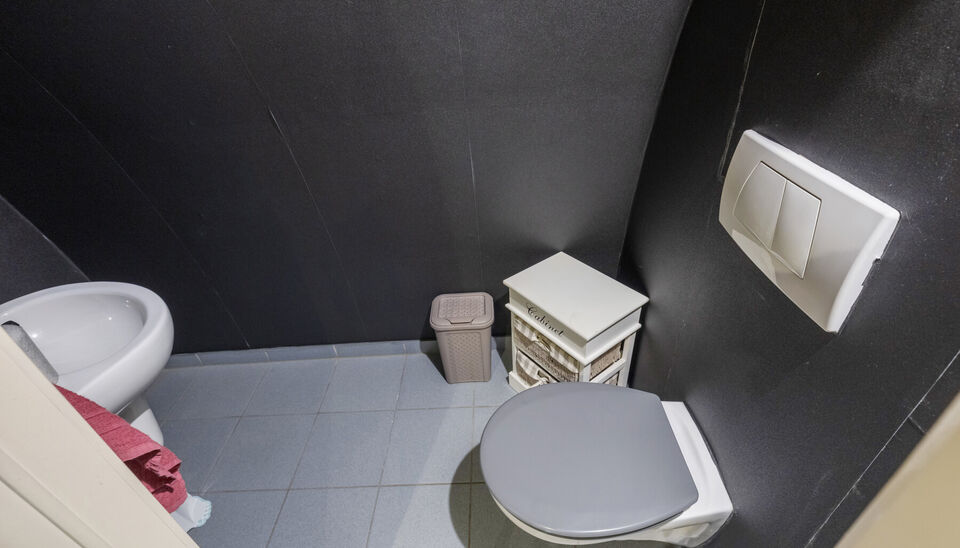 RUIM, INSTAPKLAAR DUPLEXAPPARTEMENT (OPBRENGSTEIGENDOM) MET 2 SLAAPKAMERS, TERRAS EN KELDERBERGING BINNEN DE KLEINE RING VAN HASSELT !

Dit ruim en instapklaar appartement bevindt zich op de bruisende Martelarenlaan in het centrum van Hasselt. Deze locati