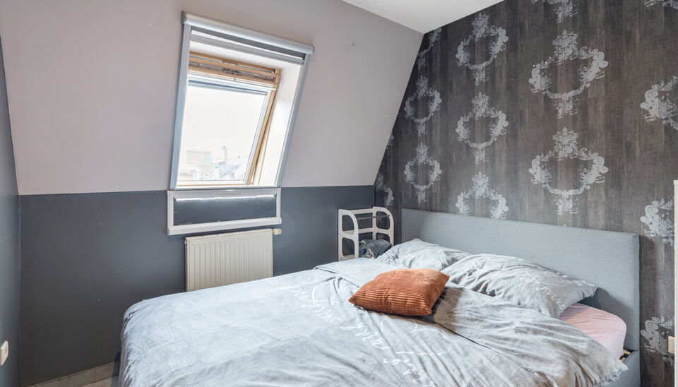 RUIM, INSTAPKLAAR DUPLEXAPPARTEMENT (OPBRENGSTEIGENDOM) MET 2 SLAAPKAMERS, TERRAS EN KELDERBERGING BINNEN DE KLEINE RING VAN HASSELT !

Dit ruim en instapklaar appartement bevindt zich op de bruisende Martelarenlaan in het centrum van Hasselt. Deze locati