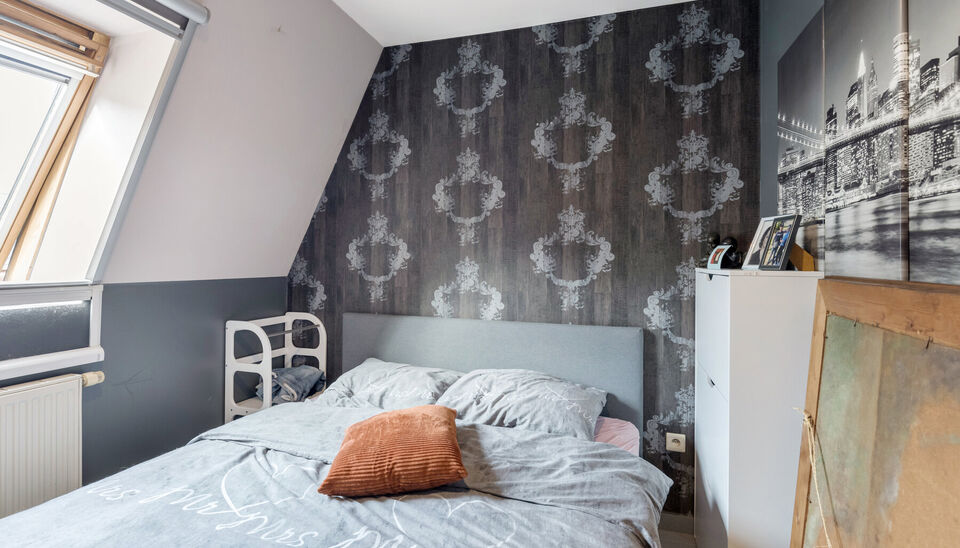 RUIM, INSTAPKLAAR DUPLEXAPPARTEMENT (OPBRENGSTEIGENDOM) MET 2 SLAAPKAMERS, TERRAS EN KELDERBERGING BINNEN DE KLEINE RING VAN HASSELT !

Dit ruim en instapklaar appartement bevindt zich op de bruisende Martelarenlaan in het centrum van Hasselt. Deze locati