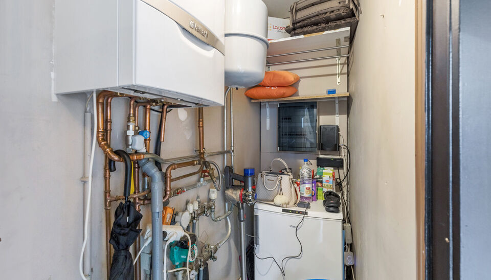 RUIM, INSTAPKLAAR DUPLEXAPPARTEMENT (OPBRENGSTEIGENDOM) MET 2 SLAAPKAMERS, TERRAS EN KELDERBERGING BINNEN DE KLEINE RING VAN HASSELT !

Dit ruim en instapklaar appartement bevindt zich op de bruisende Martelarenlaan in het centrum van Hasselt. Deze locati