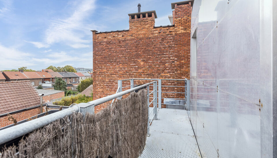 RUIM, INSTAPKLAAR DUPLEXAPPARTEMENT (OPBRENGSTEIGENDOM) MET 2 SLAAPKAMERS, TERRAS EN KELDERBERGING BINNEN DE KLEINE RING VAN HASSELT !

Dit ruim en instapklaar appartement bevindt zich op de bruisende Martelarenlaan in het centrum van Hasselt. Deze locati