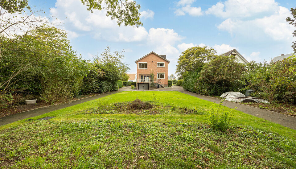 STIJLVOLLE GEZINSWONING (OB) MET 4 SLAAPKAMERS OP ZUID-OOSTELIJK GERICHT PERCEEL VAN 10A34CA IN EXCLUSIEVE RESIDENTI&Euml;LE VILLAWIJK TE HASSELT (HENEGAUWBERG)

In de meest exclusieve residenti&euml;le villawijk van Hasselt (ook &ldquo;Henegauwberg&rdquo; of "Henegauwwi