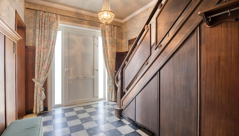 STATIGE , OP TE FRISSEN HALFOPEN BEBOUWING MET 3 SLAAPKAMERS OP EEN PERCEEL VAN 4A 77CA TE KURINGEN (HASSELT)

Niet ver van het bruisende centrum van Hasselt (Kuringen) ligt deze statige halfopen bebouwing met maar liefst 175 vierkante meter bewoonbare op