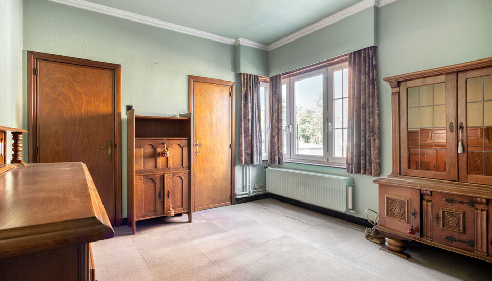 STATIGE , OP TE FRISSEN HALFOPEN BEBOUWING MET 3 SLAAPKAMERS OP EEN PERCEEL VAN 4A 77CA TE KURINGEN (HASSELT)

Niet ver van het bruisende centrum van Hasselt (Kuringen) ligt deze statige halfopen bebouwing met maar liefst 175 vierkante meter bewoonbare op