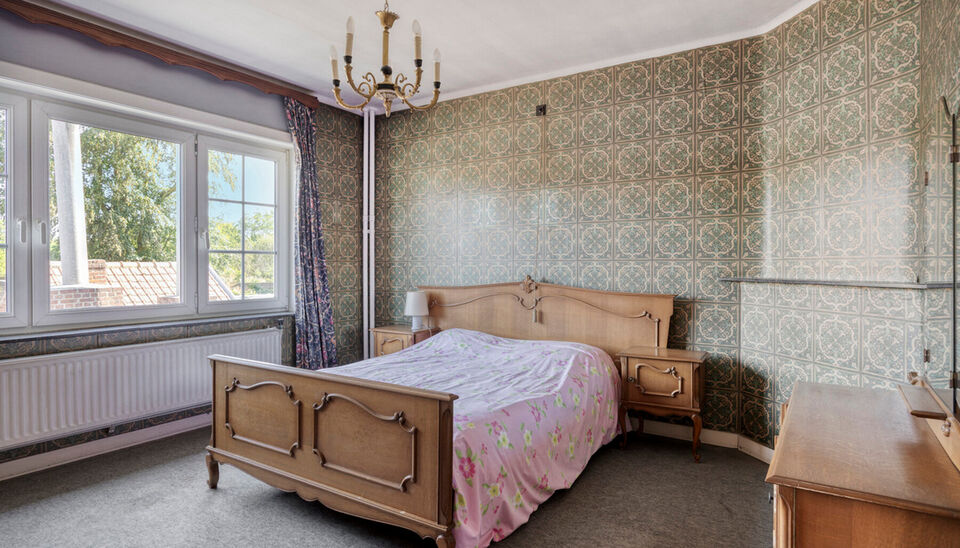 STATIGE , OP TE FRISSEN HALFOPEN BEBOUWING MET 3 SLAAPKAMERS OP EEN PERCEEL VAN 4A 77CA TE KURINGEN (HASSELT)

Niet ver van het bruisende centrum van Hasselt (Kuringen) ligt deze statige halfopen bebouwing met maar liefst 175 vierkante meter bewoonbare op