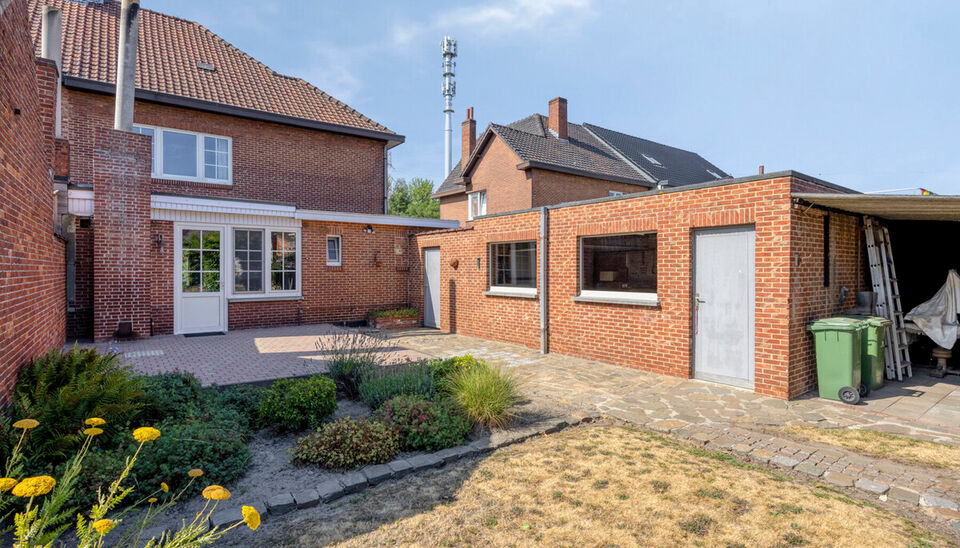 STATIGE , OP TE FRISSEN HALFOPEN BEBOUWING MET 3 SLAAPKAMERS OP EEN PERCEEL VAN 4A 77CA TE KURINGEN (HASSELT)

Niet ver van het bruisende centrum van Hasselt (Kuringen) ligt deze statige halfopen bebouwing met maar liefst 175 vierkante meter bewoonbare op